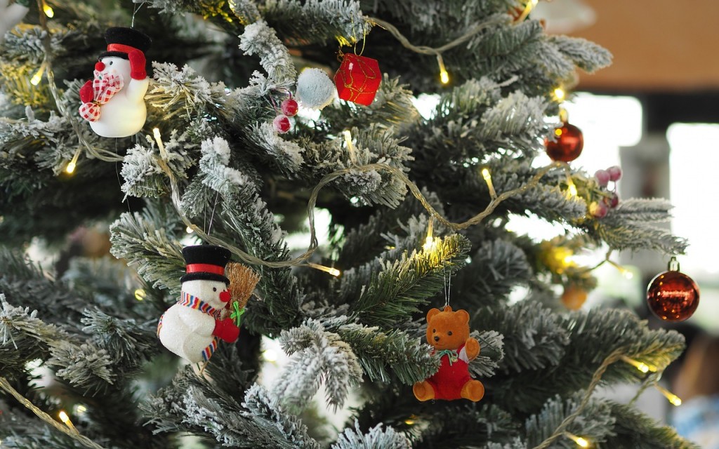 A Random November Babble. A close up of a Christmas tree and decorations of snow men and teddy bears.