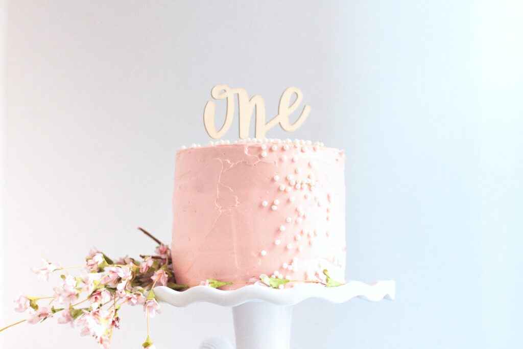 One Year Birthday Cake | First Birthday Cake Design | Yummy Cake-suu.vn
