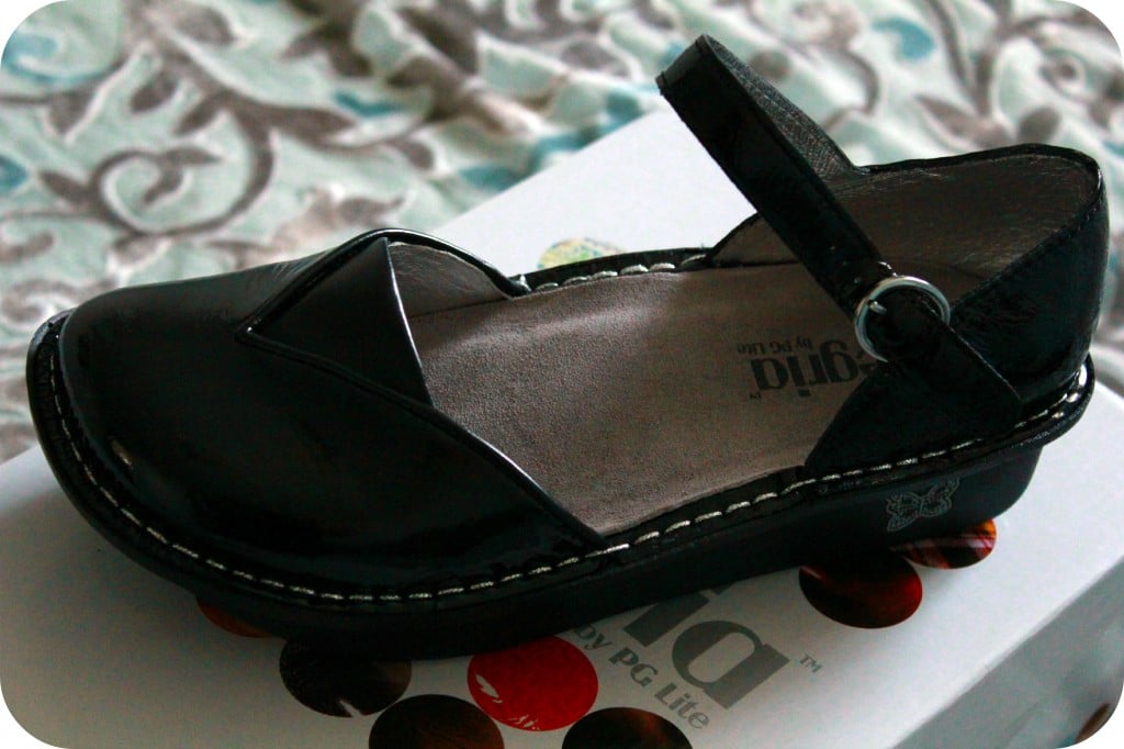 A black shoe that shows a great insole. Alegria Shoes- Review!