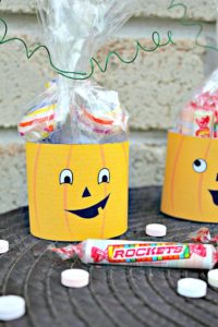 Easy and Silly Jack O'Lantern Rockets Halloween Treat Bags! #DIY