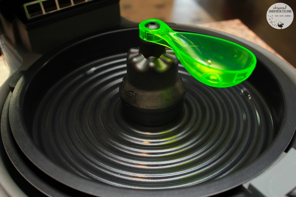 The top tray of the T-fal Actifry and the tray where you can cook air fryer buffalo wings.