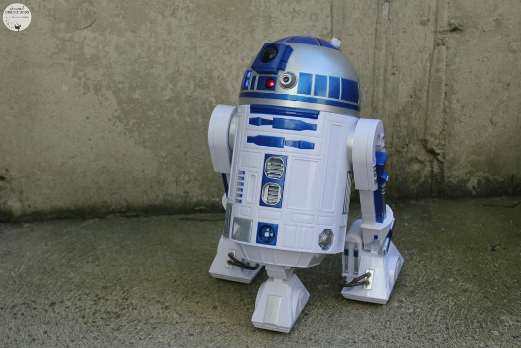 R2d2 voice activated store robot