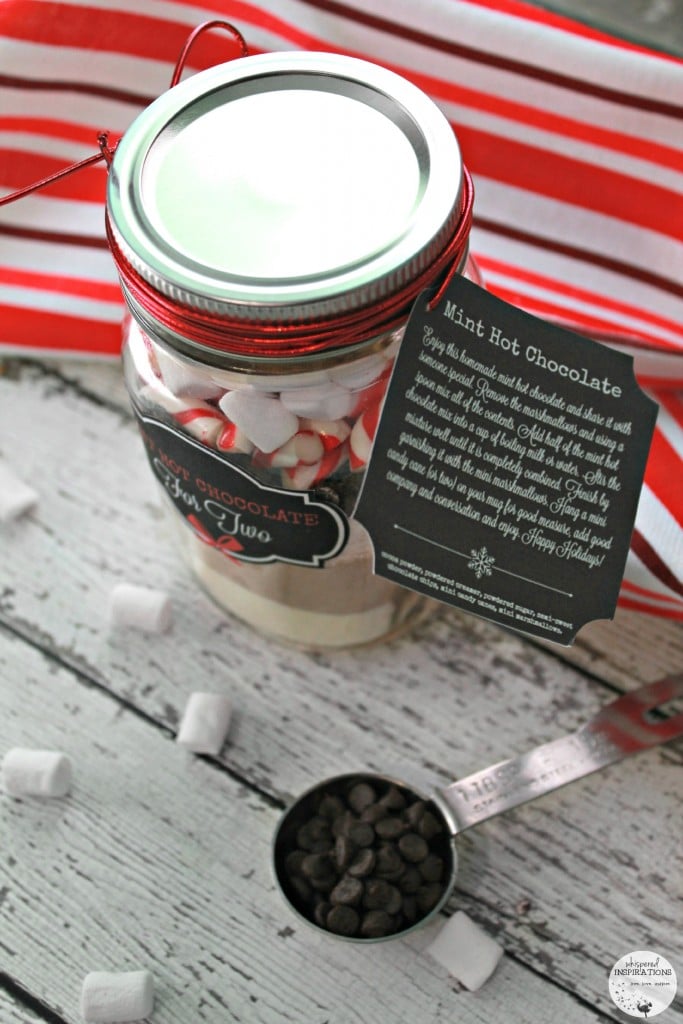 The label for Mint Hot Chocolate attached to the lid of the mason jar hot chocolate gift.