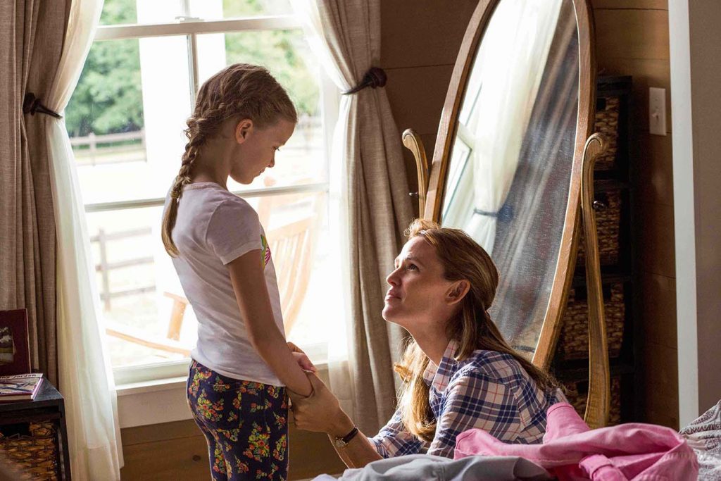 Christy (JENNIFER GARNER) assures Anna (KYLIE ROGERS) that everything will be alright in Columbia Pictures' MIRACLES FROM HEAVEN.
