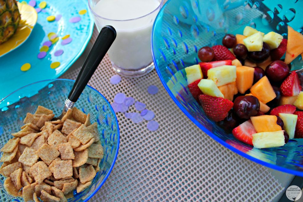 Have a Summer Patio Brunch à La Sally's Cereal with FREE Menu & Place Cards + Giveaway! #SallysCerealDIY