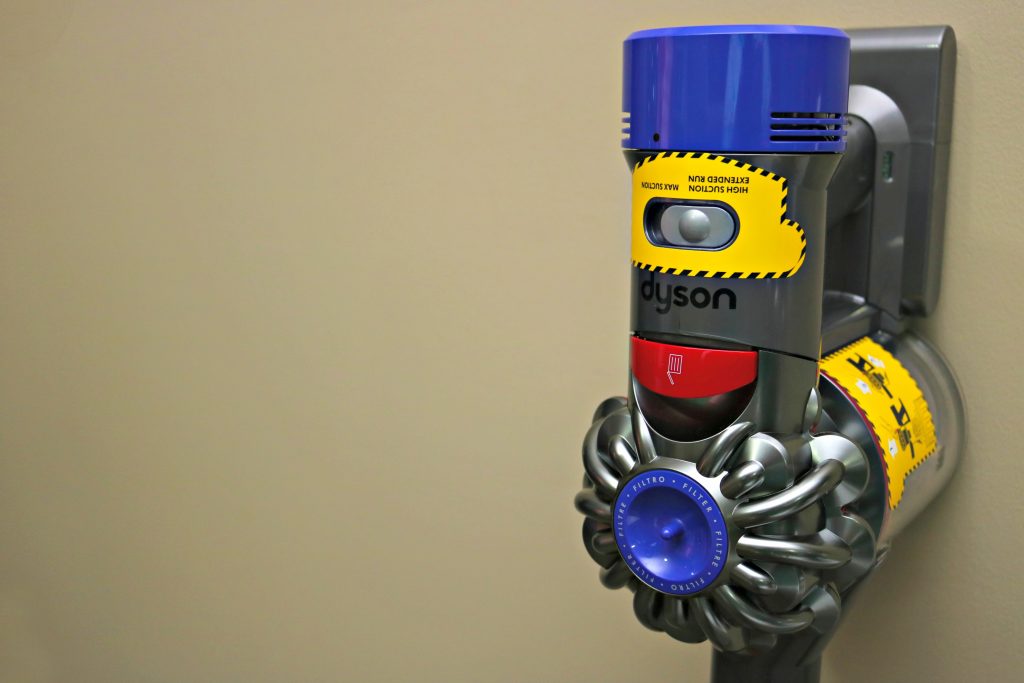 Close up of the to of the Dyson V8 Absolute.