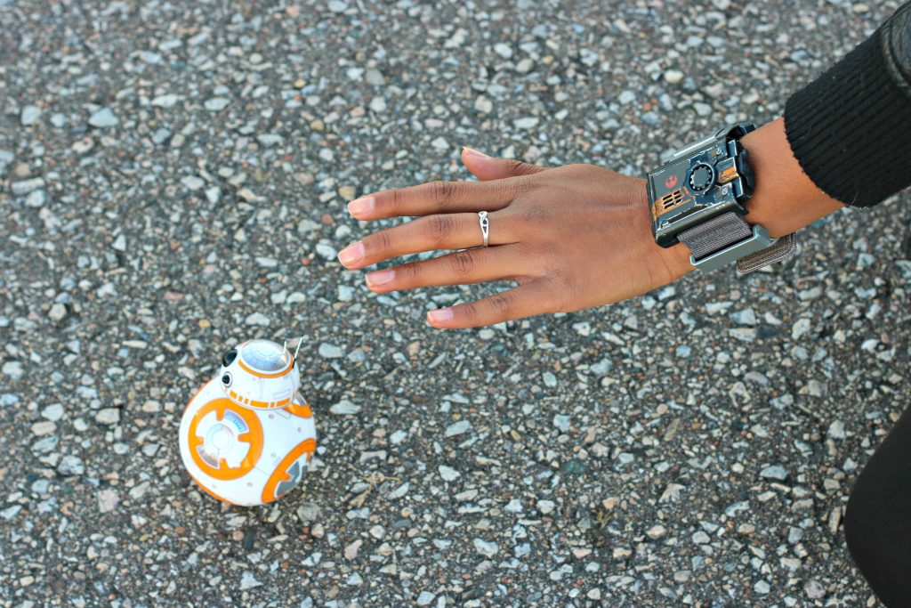 Use the Force & Control BB-8 with the Star Wars Force Band from Sphero!