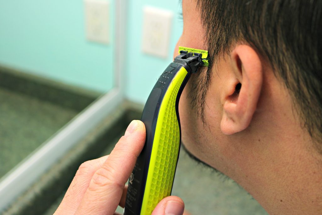 Darasak shaves this sideburns. 