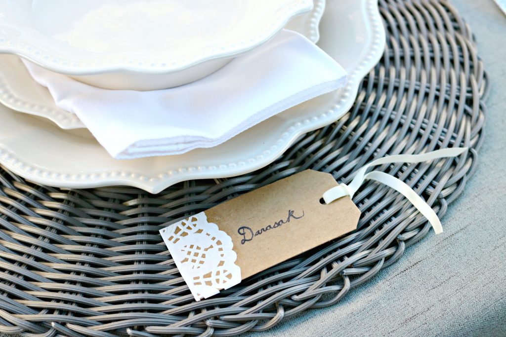 Dine Al Fresco with this Shabby Chic Farm Style Table Setting!