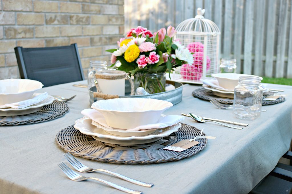 Dine Al Fresco with this Shabby Chic Farm Style Table Setting!