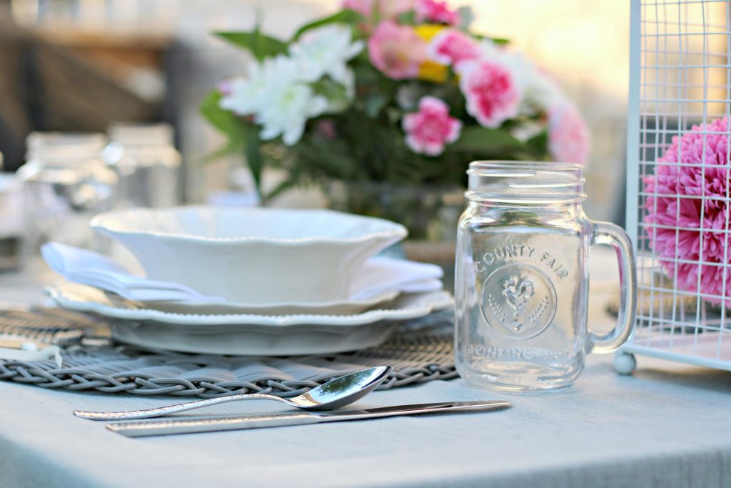 Dine Al Fresco with this Shabby Chic Farm Style Table Setting!