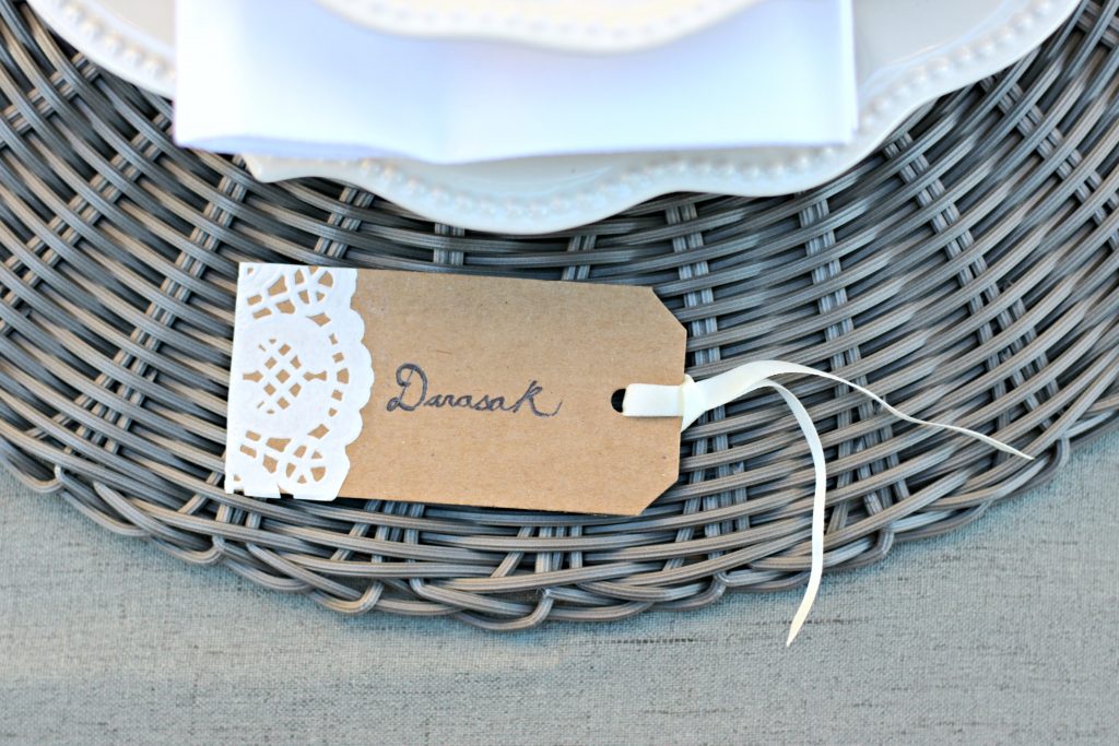 Dine Al Fresco with this Shabby Chic Farm Style Table Setting!