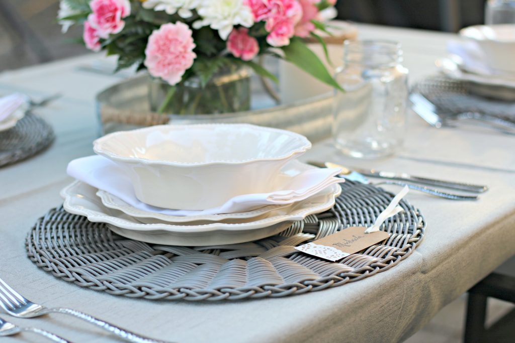 Dine Al Fresco with this Shabby Chic Farm Style Table Setting!