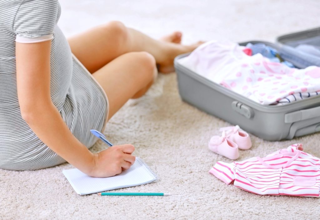 Top 10 Hospital Bag Must-Haves for Expectant Moms!