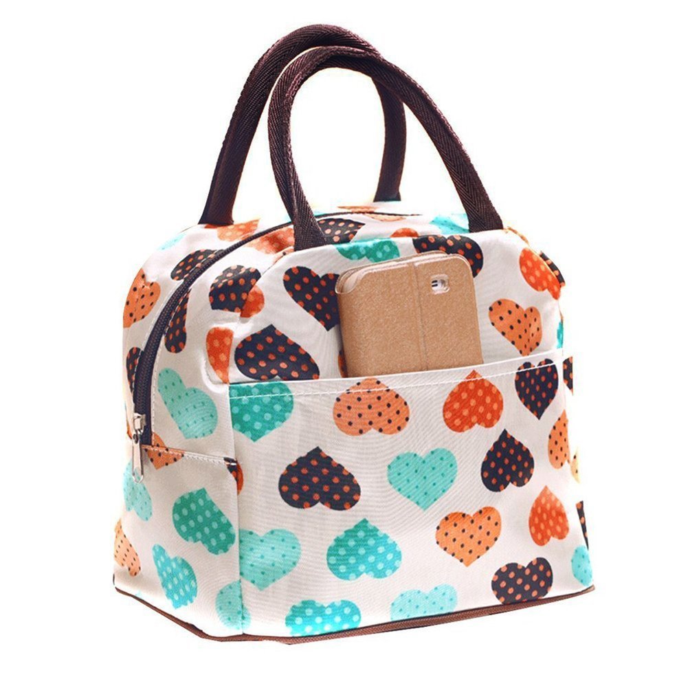 Heart-patterned lunch bag.