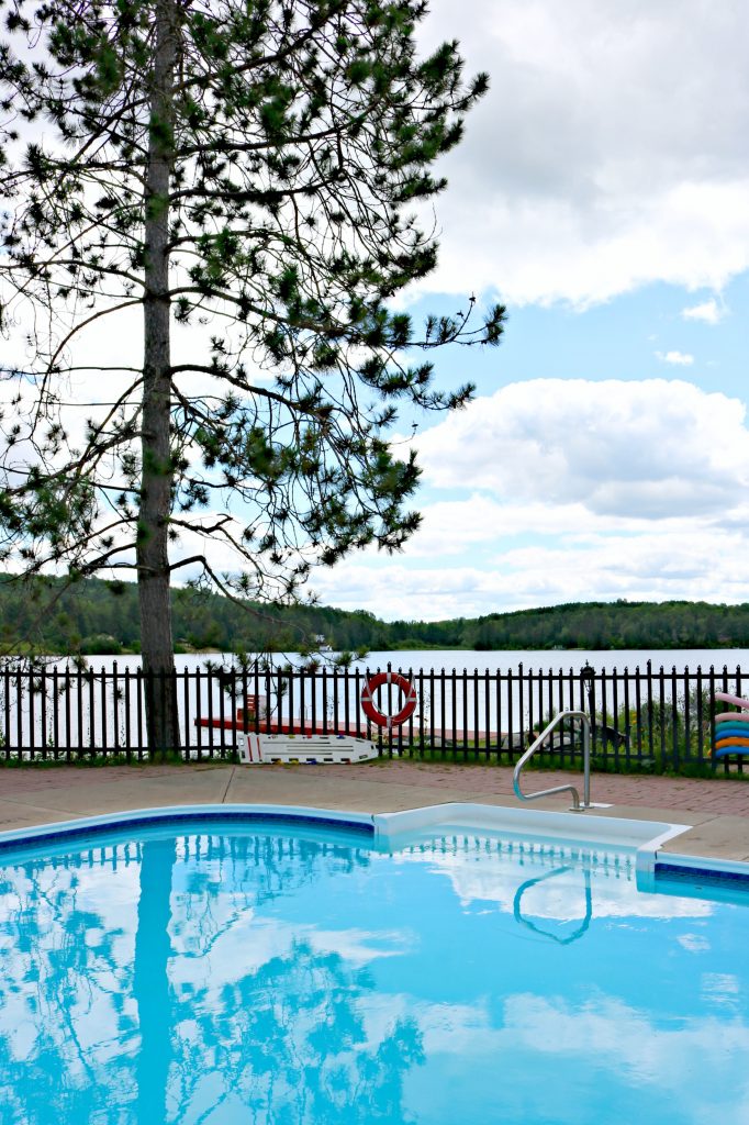 A closer look at the pool, where pool meets lake meets sky. 