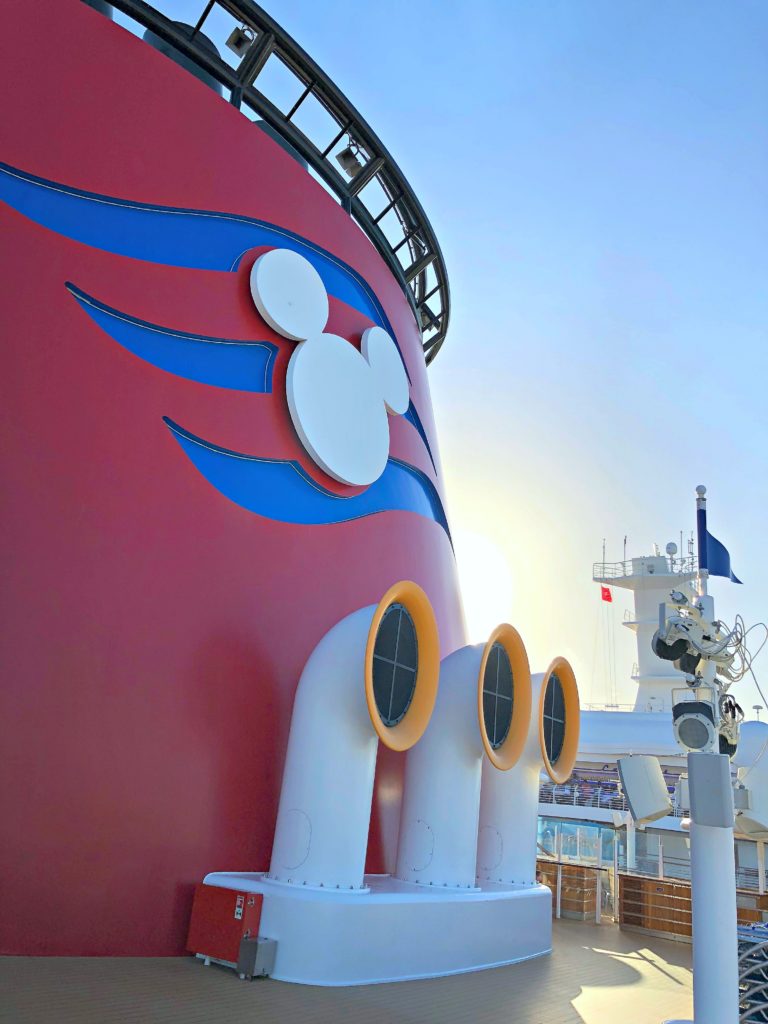 The smokestack of the Disney Dream with the DCL logo.