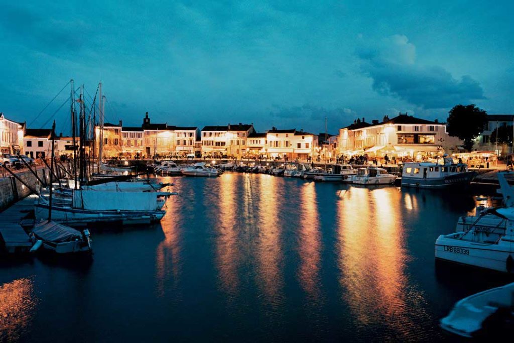 The bay of the Ile de Re at night. 