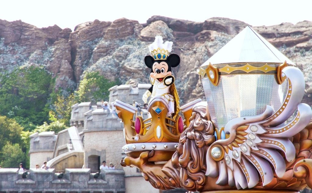 Minnie Mouse is on a float at Disneyland!