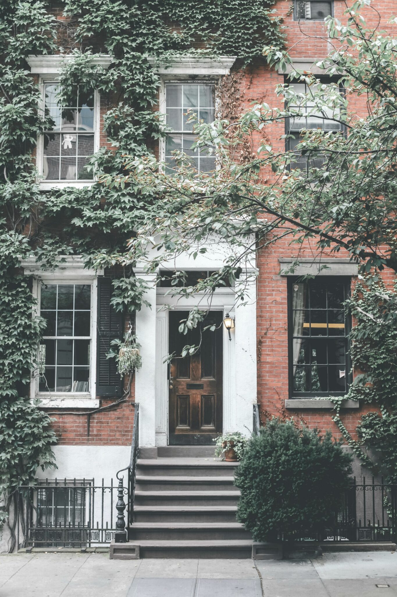 A beautiful home in the city. It has greenery growing all over it. This article is about costs you forget when you buy a new home.