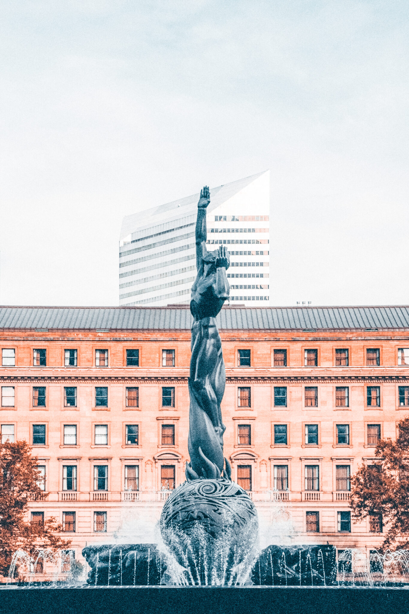 A statue reaching to the sky in Cleveland, Ohio. This article covers what to do when visiting Cleveland, Ohio.