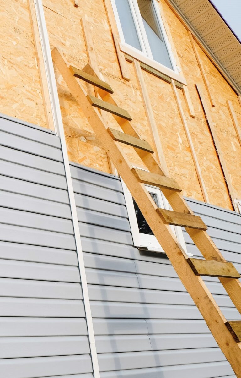 8 Signs It’s Time for a Siding Replacement