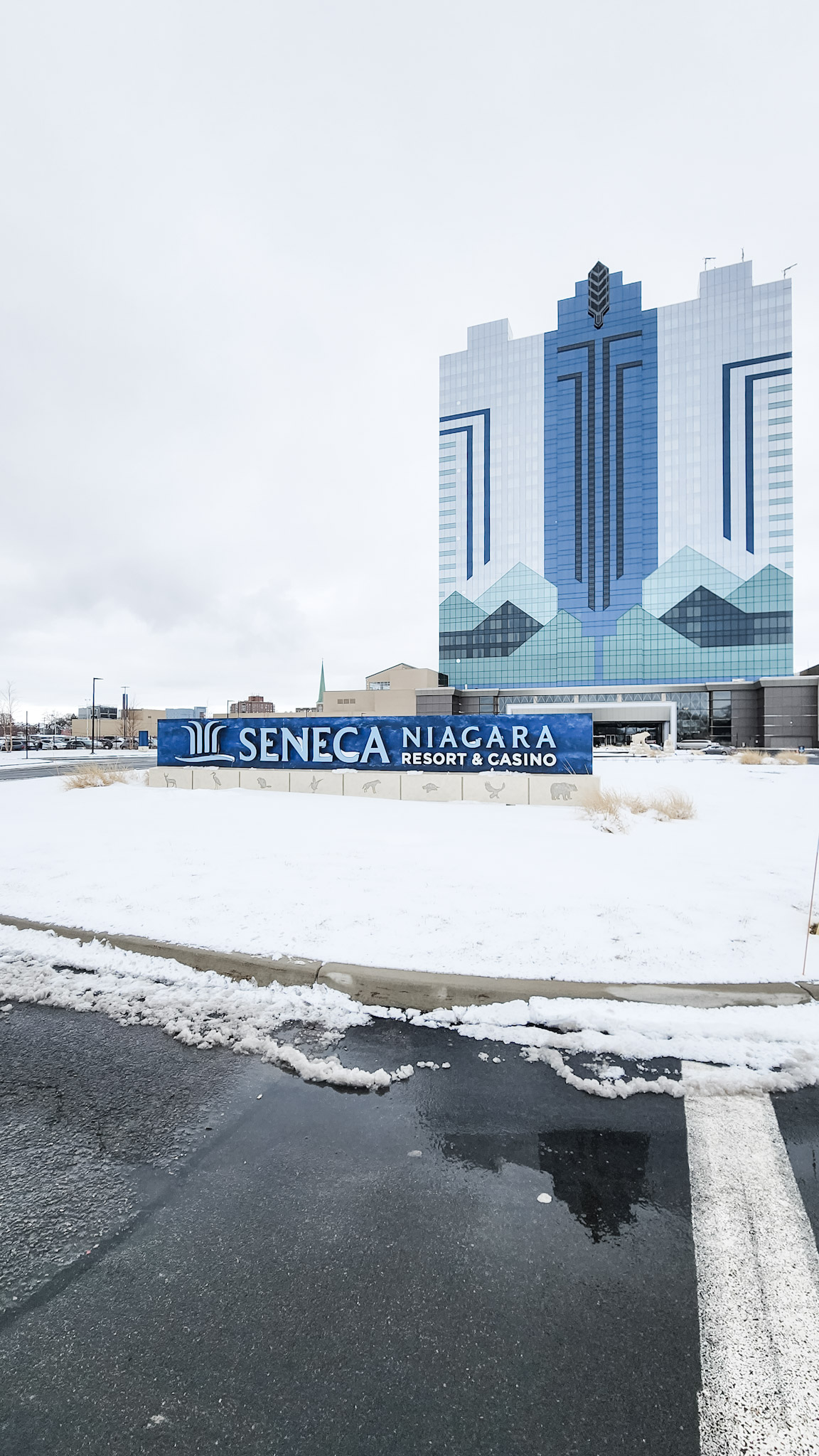The front sign of Seneca Niagara Resort & Casino.