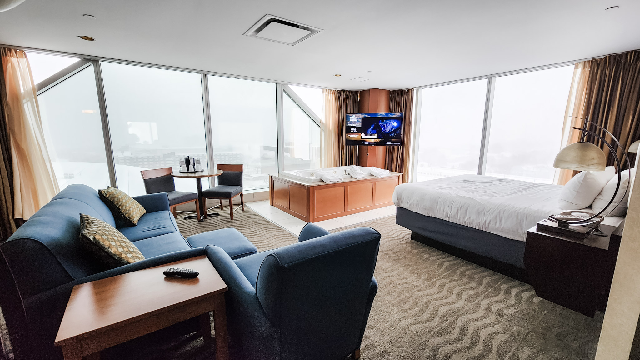 Full-view of entire corner-suite at Seneca Niagara. One King-size bed, jacuzzi and siting area.