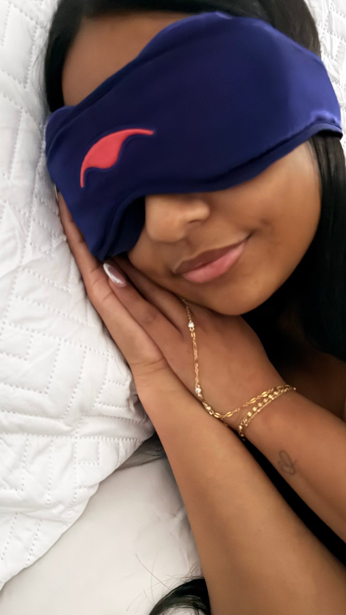Girl wears a Manta Silk Sleep Mask while side sleeping in bed.