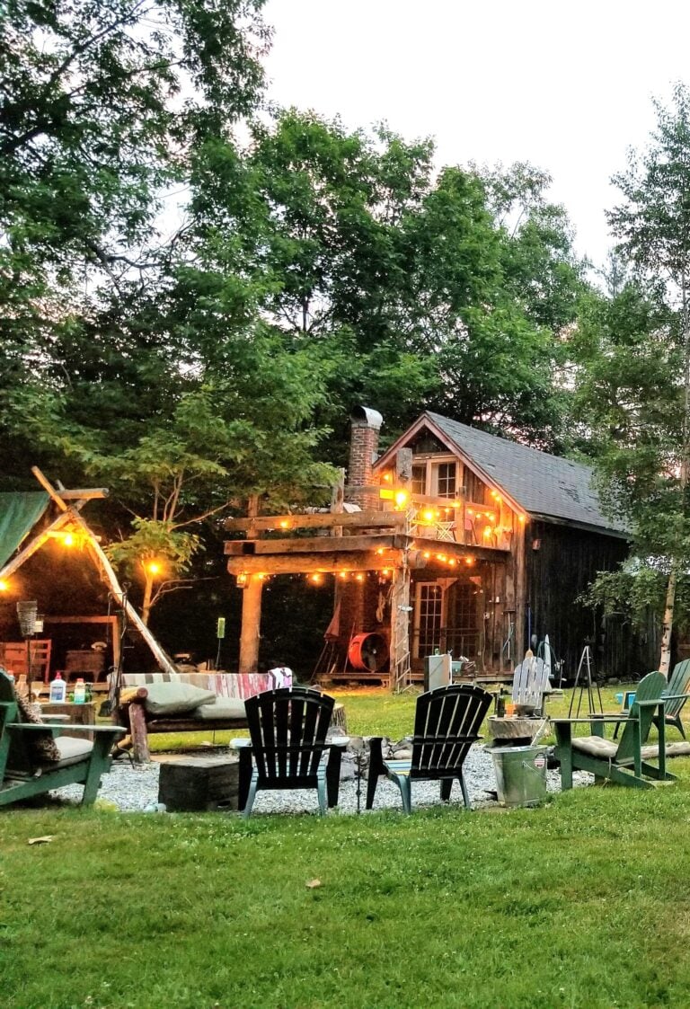 Make hosting enjoyable by learning how to turn your backyard into your favorite hosting spot with thoughtful arrangements.