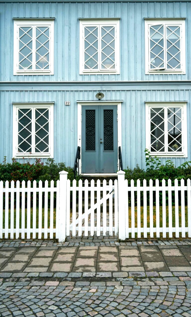 A diagram showing the different types of fencing for homes.