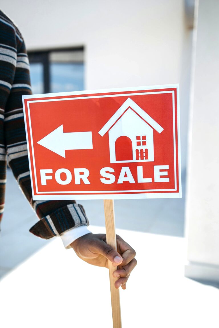 Selling your home? Explore the advantages of cash house buyers and find out if this option is right for your situation.