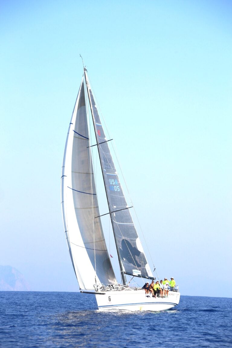 Experience the thrill of a learn-to-sail vacation. Gain practical sailing skills while navigating picturesque waters. Get the tips here!